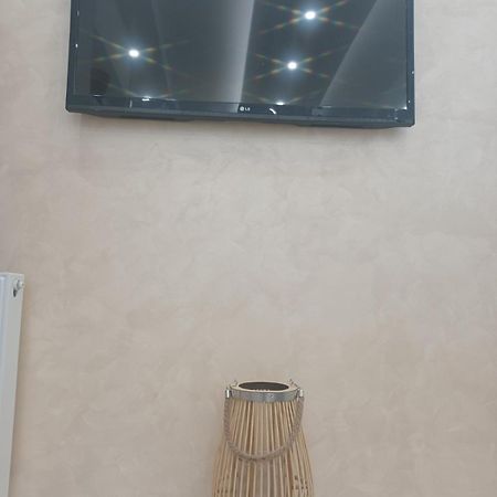 Cozy Renovated Apartment Афины Номер фото