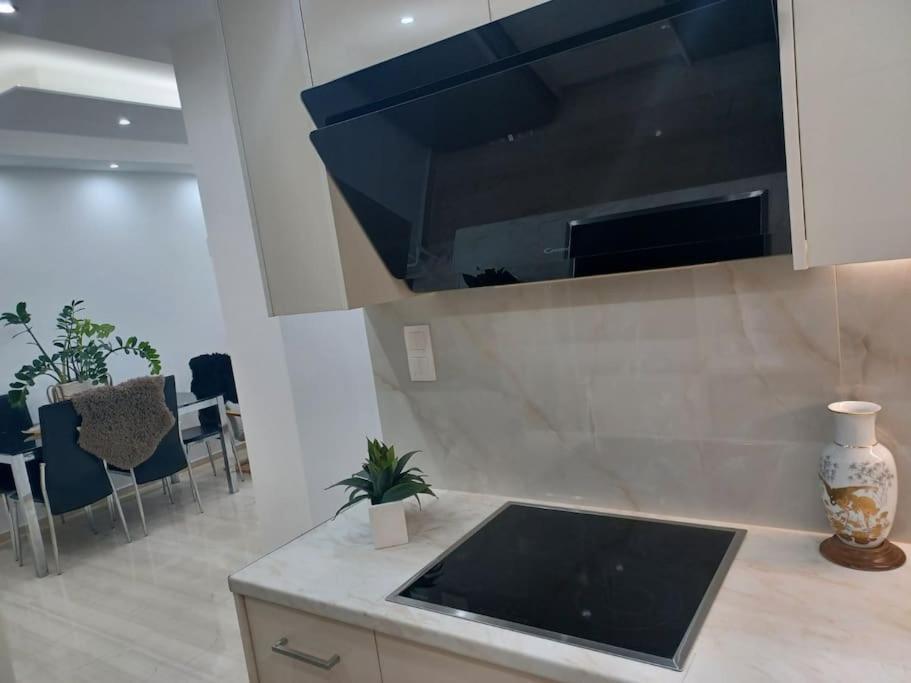 Cozy Renovated Apartment Афины Экстерьер фото